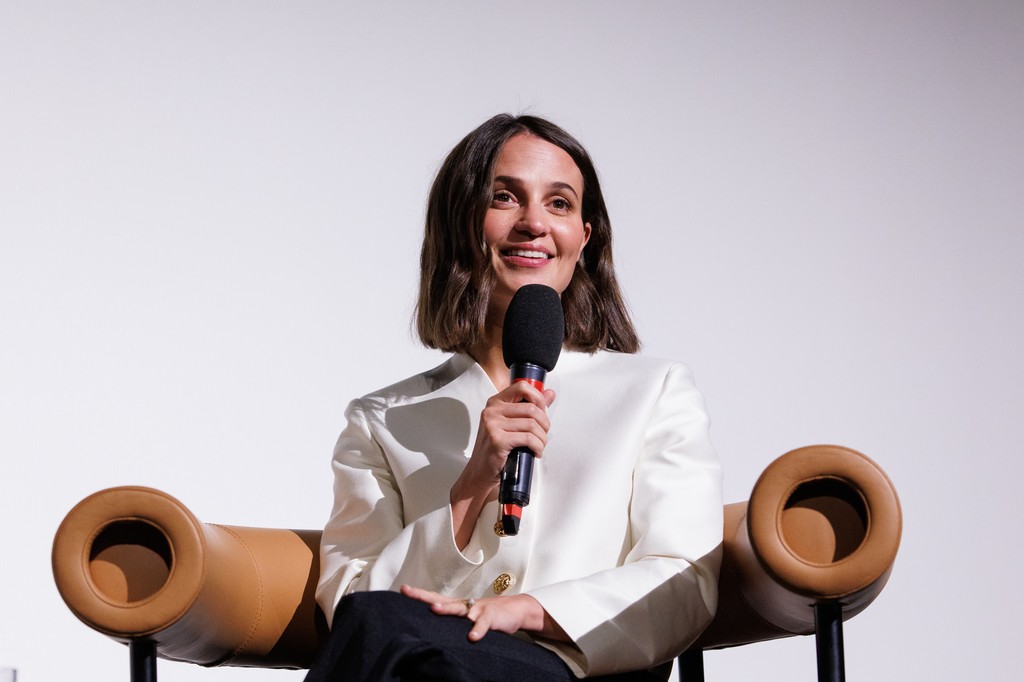 zurichfilmfest's tweet photo. 🎥🌟 A #ZFFMasters with Golden Eye Award recipient Alicia Vikander, the celebration of two world premieres and the iconic Jennifer Grey on the Green Carpet - this was day 7 at #ZFF2024.

Photos: Joshua Sammer https://t.co/tl0nIhV6Wm