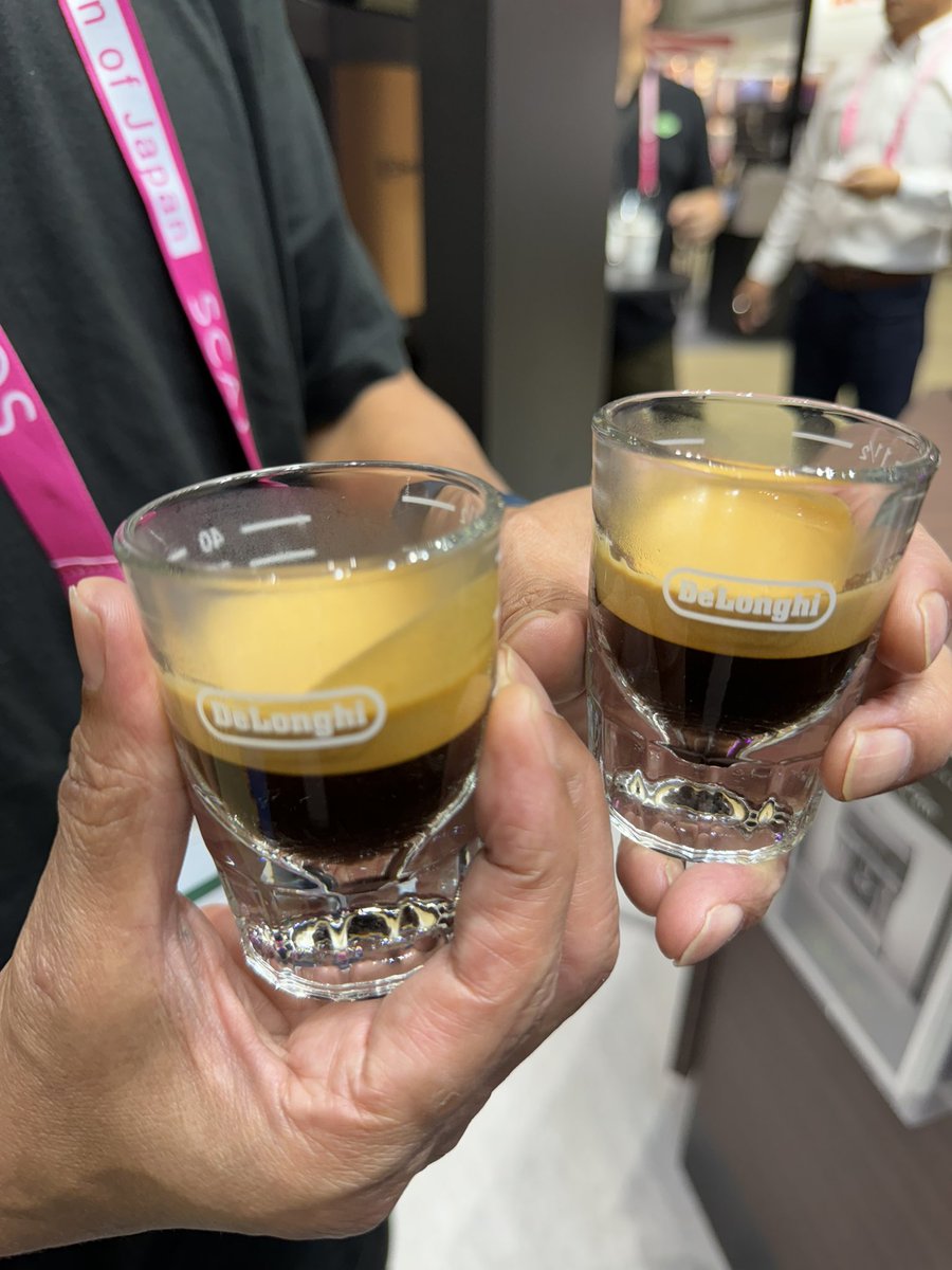 DLJ_Pro's tweet photo. 本日も多くの方にデロンギブースにお越しいただきました☕️

明日最終日もよろしくお願いいたします！

#SCAJ2024 https://t.co/3nxZByKTqo