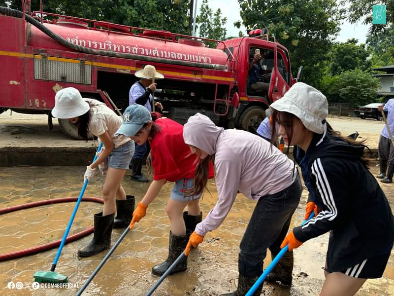 ใครจะไปคิดว่าวันหหนึ่งจะได้เห็นซีนไอดอลผู้ประสบภัยน้ำท่วมสู้ชีวิตขนาดนี้