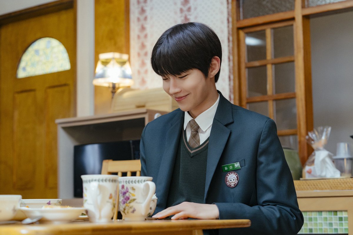 KNSTUDIO_now's tweet photo. #조립식가족 #황인엽 #HwangInYoup 

[사진제공 하이지음스튜디오, 베이스스토리, SLL] https://t.co/QotSzOubF5