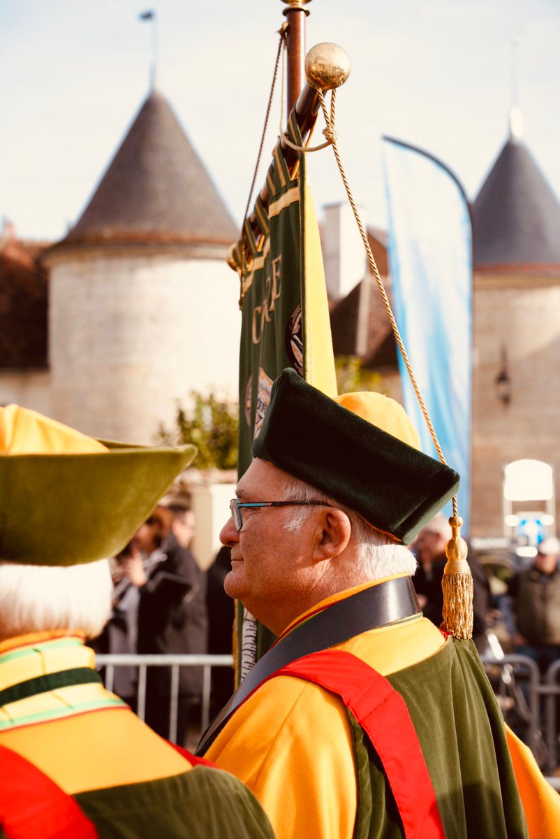 ✨ Dans 2 semaines, c'est la 76ème  édition de la #FêtedesVins de #Chablis ! 
Venez découvrir un programme exceptionnel dédié aux vins de Chablis et du Grand Auxerrois, avec en point d’orgue le traditionnel défilé des Piliers Chablisiens
fetedesvinsdechablis.fr
📅 26 &amp; 27 Octobre