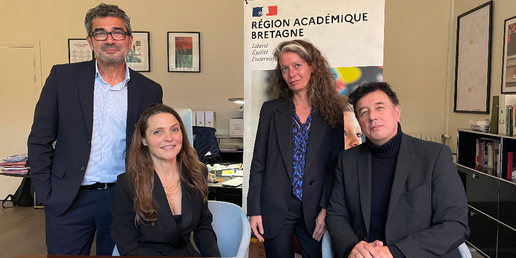 Partenariat | Le recteur <a href="/emmanuel_ethis/">Emmanuel Ethis</a> a signé une convention de partenariat avec le <a href="/reseau_canope/">Réseau Canopé</a> 
Objectifs : poursuivre le développement de la formation continue des enseignants de l'<a href="/acrennes/">Académie de Rennes</a> en lien avec l'École académique de la Formation Continue