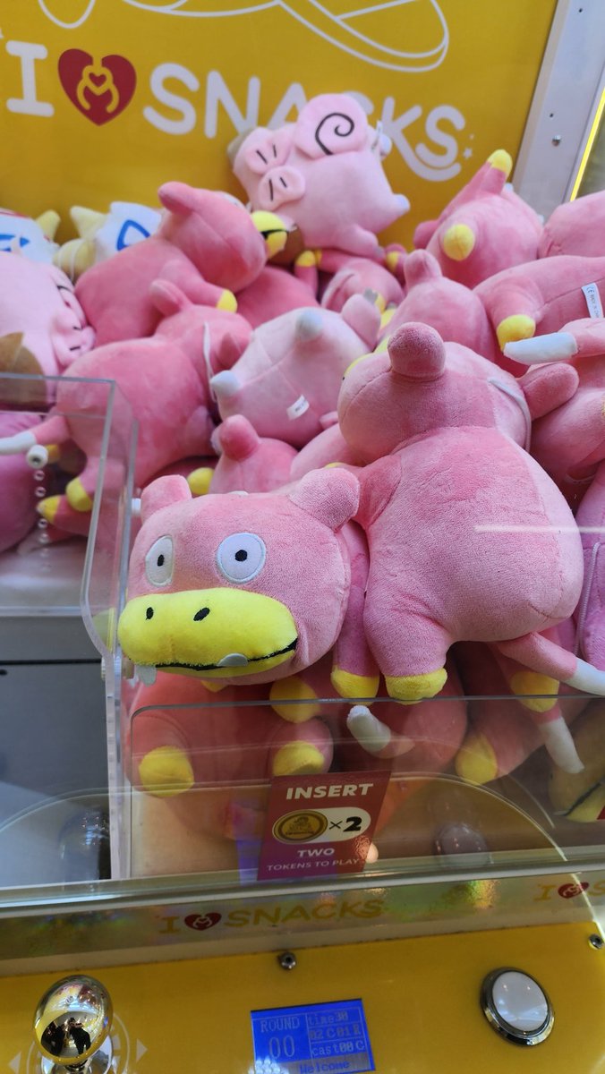 I saw these Slowpoke in a claw machine, and I don't think they know how they got there...