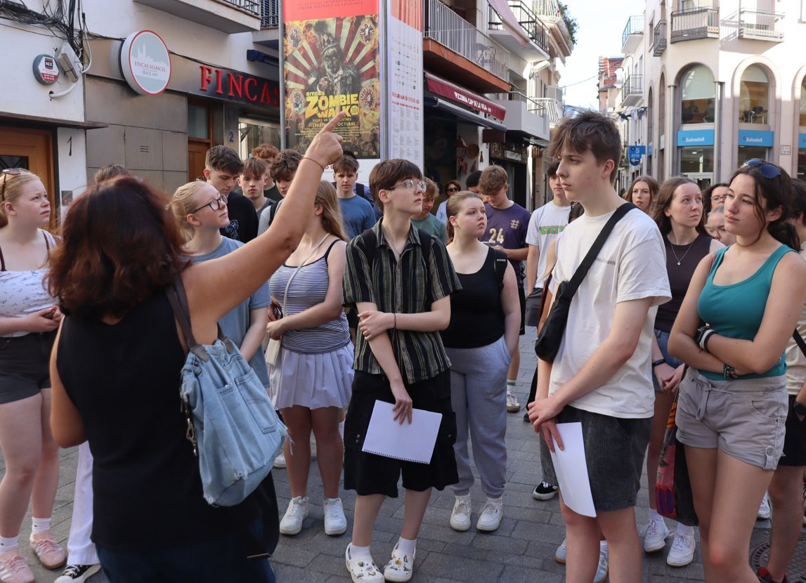 RawCreativity's tweet image. We are having a fabulous time in Spain with @RGeography - here’s a few from our day studying beaches, coastal defences and tourism in Sitges 🇪🇸