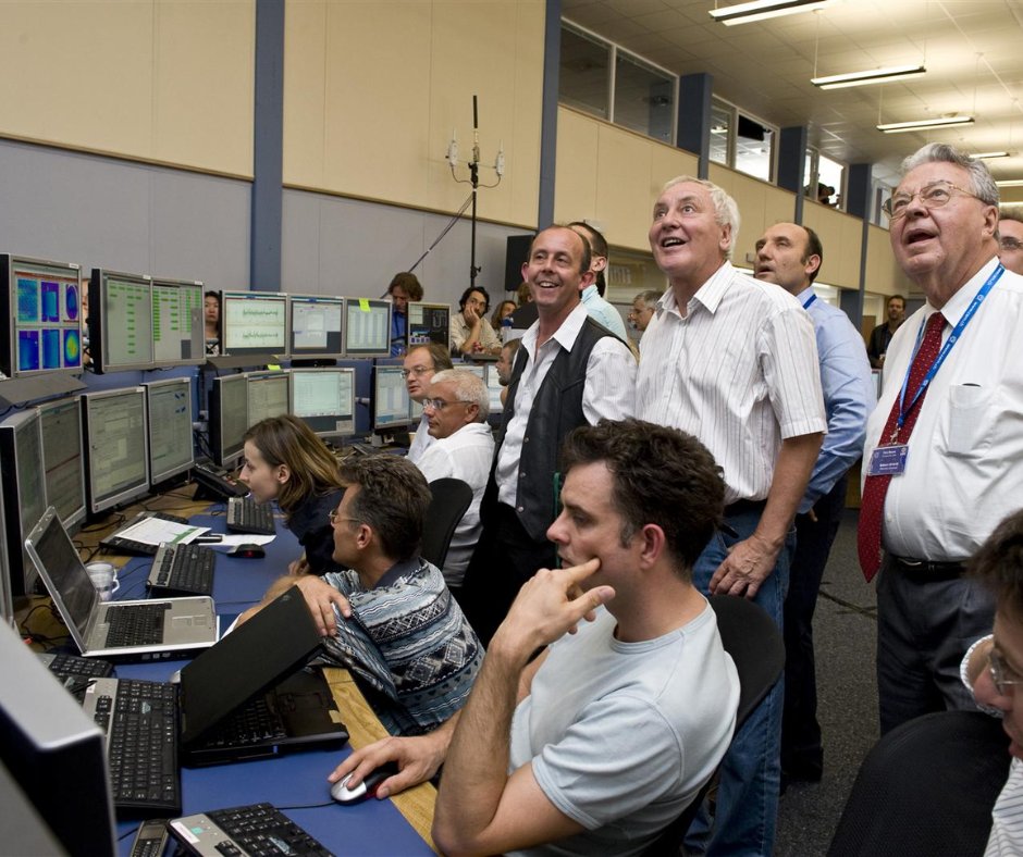 CERN's tweet photo. Switching on the Large Hadron Collider
#CERN70 – Part 18
#ThrowbackThursday to the early 1980s, the beginning of the Large Hadron Collider (LHC).
CERN's major accelerator (at that time), the Large Electron Positron Collider (LEP), was still in its study phase. But scientists were already considering using its 27km tunnel for a proton collider.
On 10 September 2008, the LHC started up in front of the world’s cameras. The #LHC research programme officially began on 30 March 2010. Since then, the machine has gained in energy and luminosity, enabling many crucial advances in our understanding of our #Universe.
Here we see:
1️⃣ Some of the first magnets installed in the LHC tunnel (2005).
2️⃣ Left to right: Robert Aymar, Luciano Maiani, Christopher Llewellyn Smith, Carlo Rubbia and Herwig Schopper – the five CERN Director-Generals who helped the LHC go from idea to reality (2008).
3️⃣ Lyn Evans (centre) stands next to CERN Director-General, Robert Aymar (right) as they watch the screens in the CERN Control Centre on 10 September 2008, the day of the first beam in the LHC (2008).
4️⃣ Focusing magnets for the LHC, manufactured by @Fermilab.
Find out more: https://t.co/jWmOZfvHbD