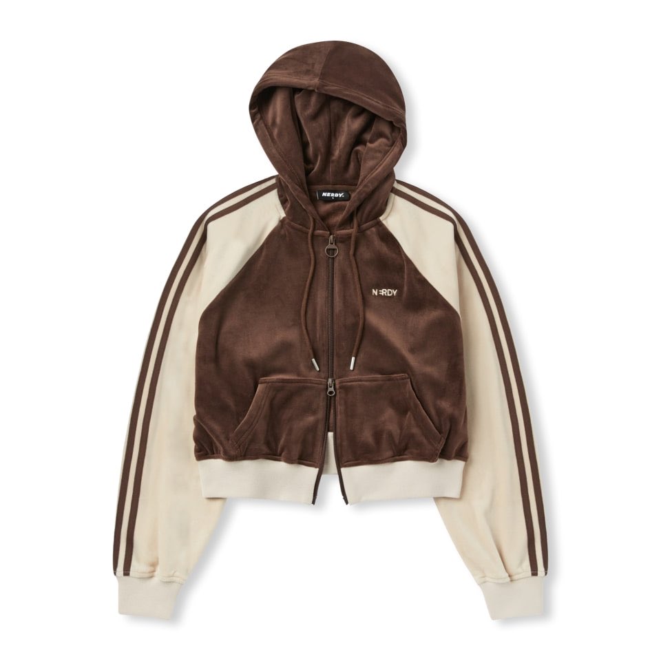 NERDYの新作ベロアセットアップ最適解すぎる