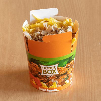 Mindestkrstn's tweet photo. Imagine es gibt Leute, die zu sowas "Pommdöner" sagen...Schmutz #Dönerbox https://t.co/EruyQkE7ei
