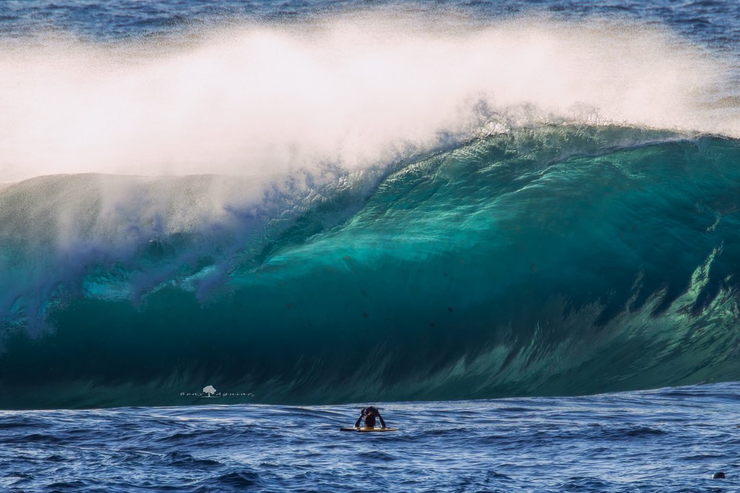 BenyAguiar's tweet image. El fotógrafo y la ola.
El Frontón. 

#grancanaria #gáldar #elfronton #bigwaves