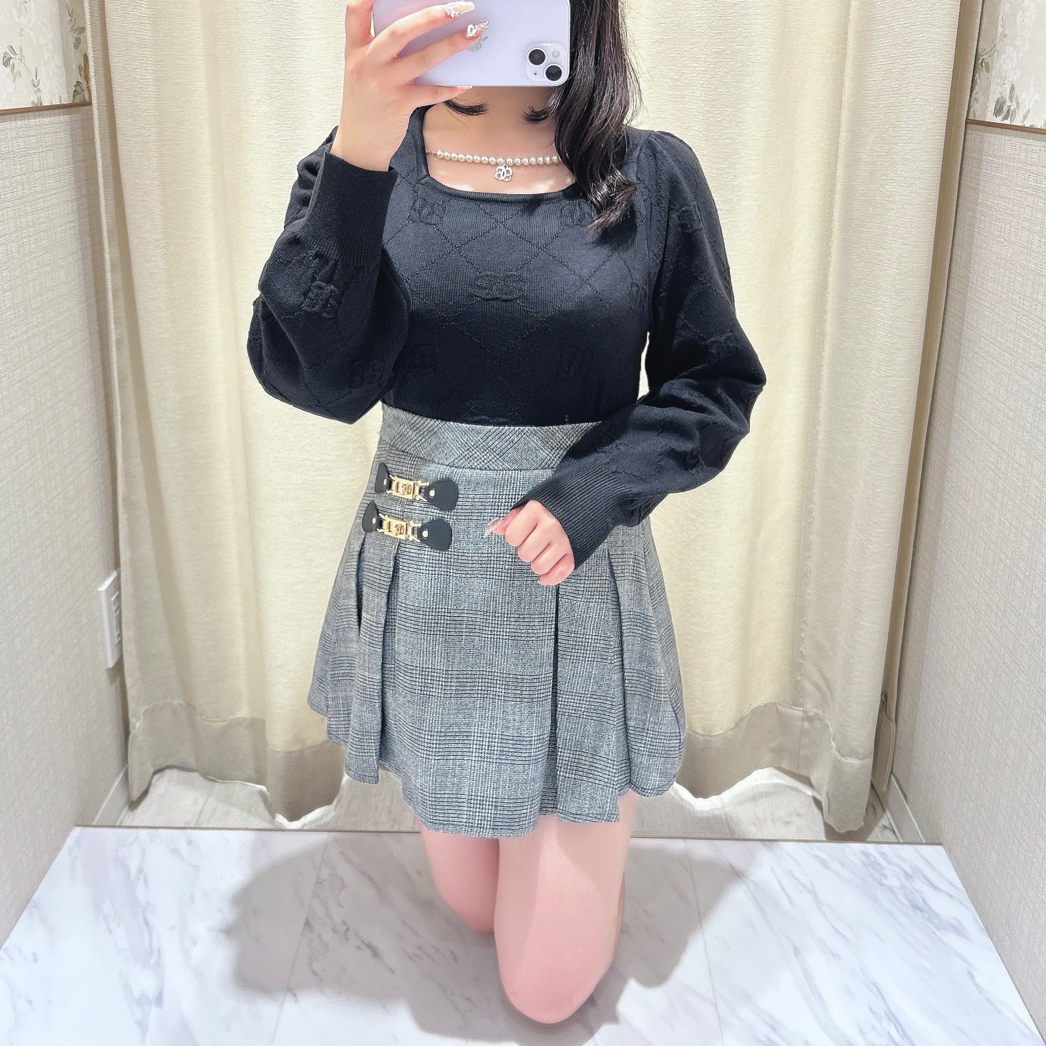 新品タグ付き　evelynネックレスニット　エブリン　グレー evelyn ロゴネックレスニット アイスグレー - メルカリ