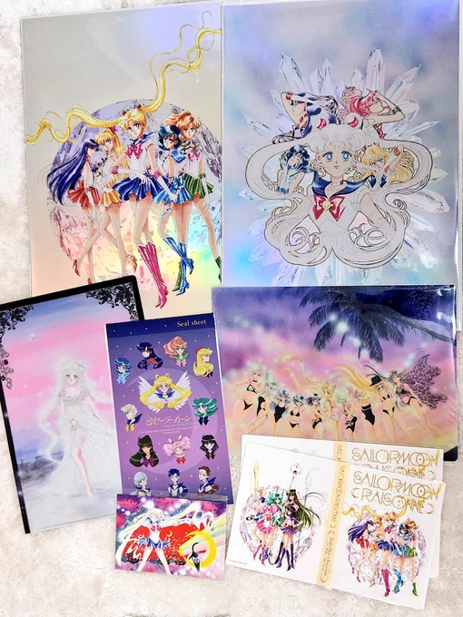 早くも届いた～!いつもなら2日かかるのに!しかも午前中に届いた!!(起こされたオーロラポスターが良すぎて…!!神がかってる!!アクキーも可愛いよ～!! 
