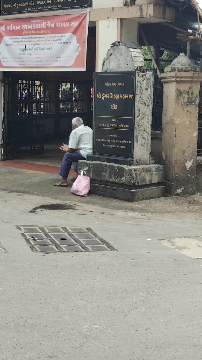 mak_rhk's tweet image. @mybmc @mybmcWardN 
घाटकोपर हे नक्की महाराष्ट्रातील मुंबई शहरात येतं का?
असं वाटत गुजरात राज्यातील एका शहरात आहोत.सर्रास मराठी भाषेला फाट्यावर मारण्याचे काम घाटकोपर शहरातील चौकाचौकांमध्ये दिसून येतं.आपली स्थानिक स्वराज्य संस्था (मुंबई मनपा) इथे डोळे मिटून बसलेली दिसते.
कारवाई करा