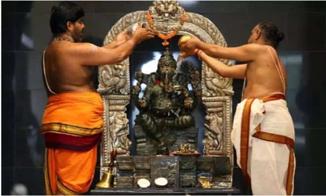 MalleswaraoJSP's tweet photo. అర్చకులకు స్వయం ప్రతిపత్తి కల్పిస్తు ఏపీ ప్రభుత్వం కీలక నిర్ణయం.
వైదిక విధుల్లోనూ, నిర్ణయాలలోనూ ఈవో నుంచి దేవాదాయ కమిషనర్ వరకూ ఎవరూ జోక్యం చేసుకోకుండా ఉత్తర్వులు జారీ చేసింది.
ఆధ్యాత్మిక విషయాల్లో ఏకాభిప్రాయం కుదరకపోతే పీఠాధిపతుల సూచనలు తీసుకోవాలని పేర్కొంది.
#APTemples https://t.co/1PjZakbd2g