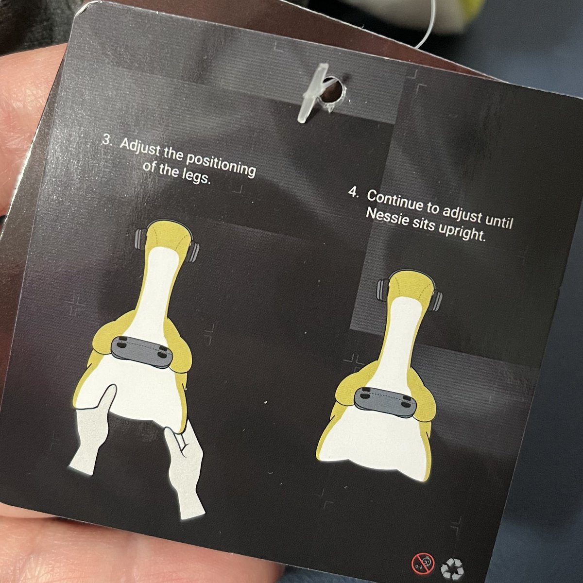 게이밍네시 진짜 웃긴점;;; 거북목이라 마사지 해줘야됨;;;;
지금 계속 네시 궁딩이만 주무르는데 내네시늠 나닮아서 거북목으로 살아야할 운명인듯