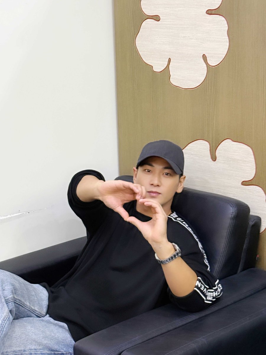 this_is_baekho_'s tweet image. [#B_hind]
2024.10.10
#이은지의가요광장
 
#백호 #강동호 #BAEKHO #KANGDONGHO