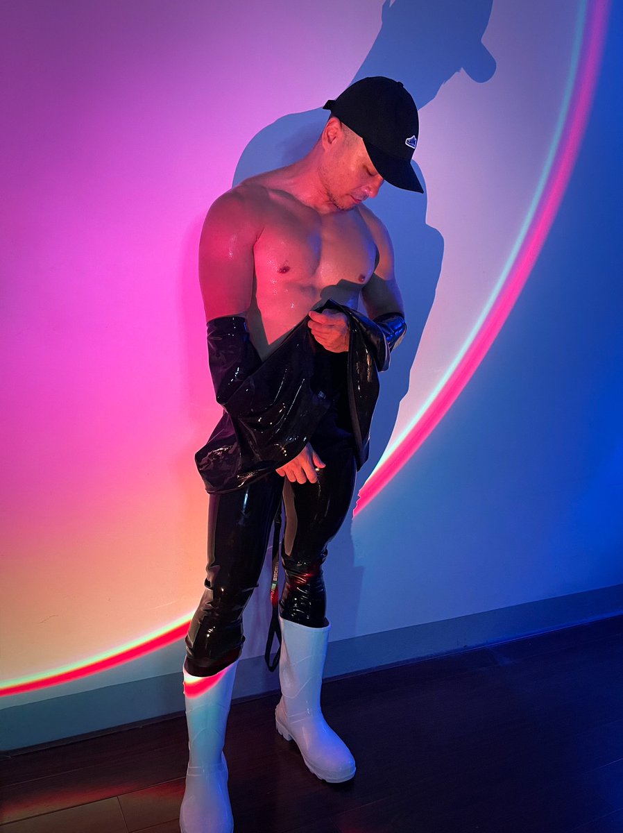 真的是超久沒變身膠星人玩拳了🖤🤜🏽