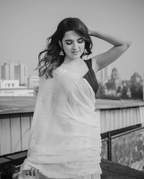 तुम हक़ीक़त नहीं हो हसरत हो 
जो मिले ख़्वाब में वो दौलत हो 

मैं तुम्हारे ही दम से ज़िंदा हूँ 
मर ही जाऊँ जो तुम से फ़ुर्सत हो 

~ जॉन एलिया
<a href="/umda_panktiyaan/">उम्दा_पंक्तियां</a> <a href="/Yatharth_028/">यथार्थ</a> <a href="/DineshPal330861/">Dinesh Pal</a> <a href="/Rajni0708/">Rajni Choudhary Makrana</a> <a href="/SanjuJaipa98723/">Sanju Jaipal</a>