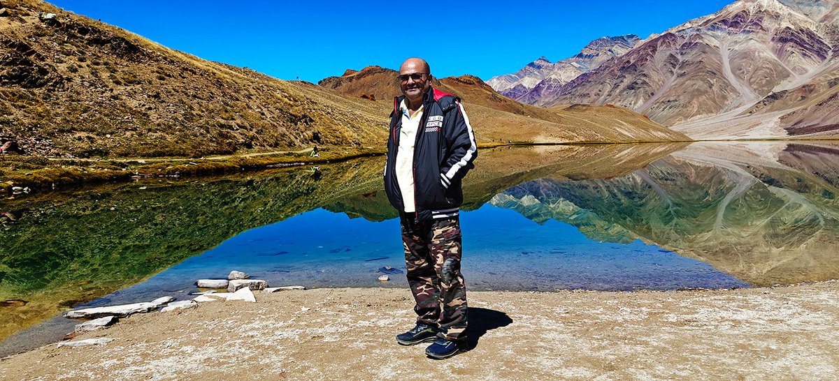 arvindmaxnet's tweet image. Chandra Taal... at the altitude of 14100 ft lies this pristine hidden paradise. A challenging tough trek of 2 KM in a thin oxygen after a chilling night stay in a tent was worth all the pain once you reach the lake.
#Chandrataal #Spiti