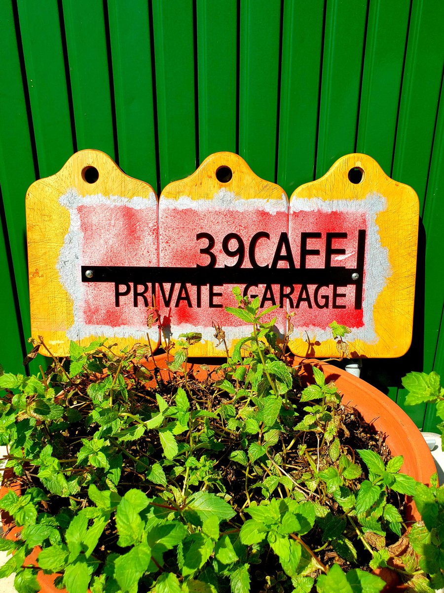 LzzBnnP6ibzmrEa's tweet image. 小まな板に逸品看板デコレーションして完成
良い感じで自我序奏（笑
#naos　さんに感謝❤️

#garage
#看板
#diw
#まな板
#デコレーション