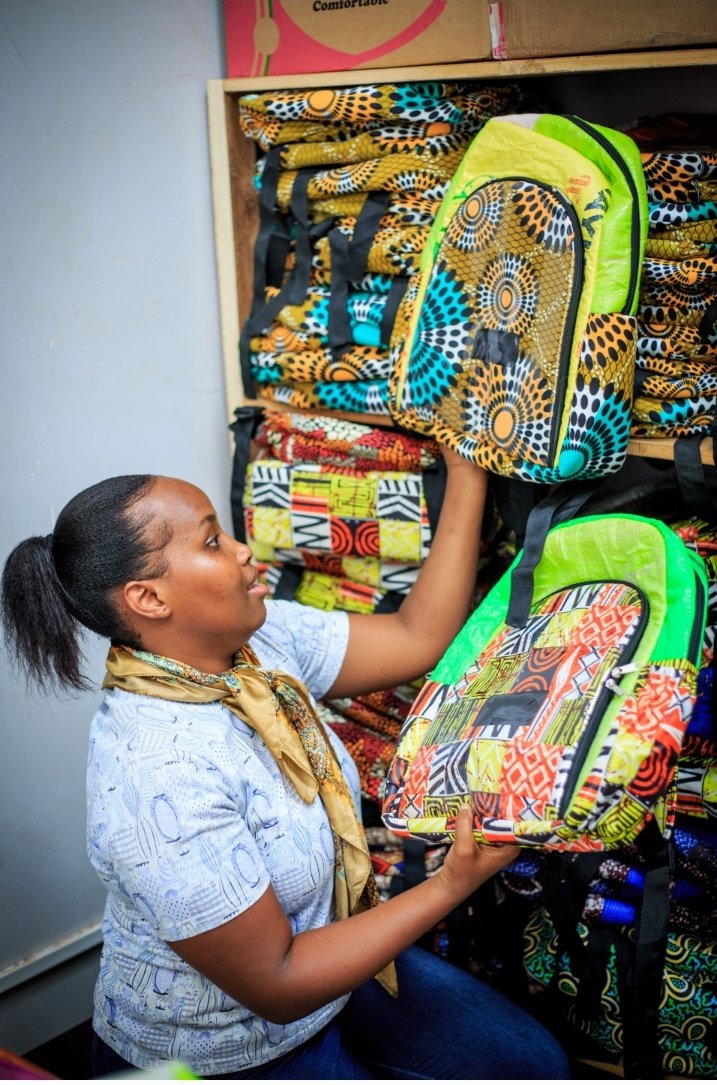 smartgirlsug's tweet photo. Turning waste into something meaningful! โป๏ธ Our #SmartBags are crafted from recycled plastic, promoting sustainability while giving students the tools they need to study. Each bag is a step toward a greener future, empowering girls in rural areas through education. https://t.co/CWNEVVAqw0