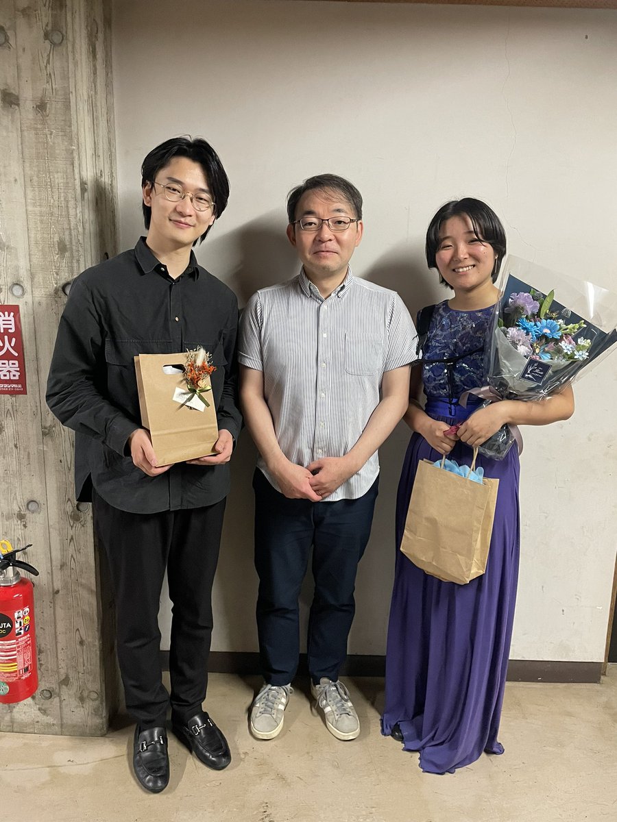 そして！先日、学内演奏会があり4年生の安間花鶏と丹下花が演奏いたしました👏🏻

先輩方の魅力がたっぷり詰まった素敵な演奏にとても感激しました😭✨

レッスンの日だったので宇賀神先生にも聴いていただき記念撮影も📸😳🤍