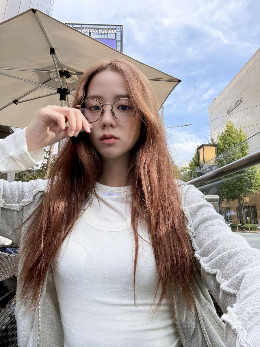 BPINKLATINO's tweet photo. #JISOO 🫧 : “Solo espera, también sacaré algo que te hará feliz y valdrá la pena esperar jaja ♥️ Tu lista de reproducción está a punto de llenarse de canciones! Estamos a punto de tener muchas canciones en solitario y también vamos a regresar como grupo 🫡🥰 ” https://t.co/ehs3Oo7hiy