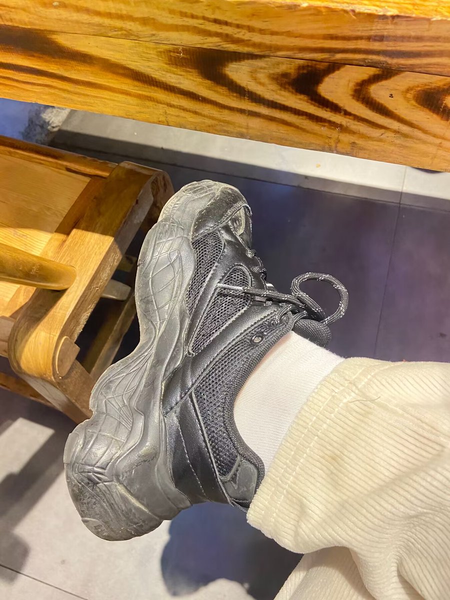 对于傻逼来说随便一抬腿他都要喷裤裆里了 你骂他傻逼让他报销当狗的时候他觉得你高贵死了