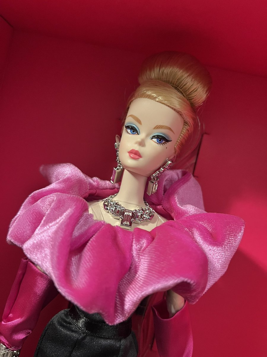 chejo09's tweet photo. Me derrito 🤯🫠 #barbiecollector #barbiefashionmodelcollection https://t.co/DoIdbBYfKN
