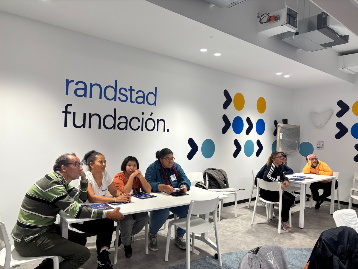 Afandice1's tweet photo. Escuela de #Salud y #Bienestar. 
Identificamos y controlamos las #emociones en nosotr@s mism@s y las personas que nos rodean para conseguir estar más tranquilos, mejorar relaciones sociales y gozar de una buena salud. @AfaniasAsociac @Randstad_es @ComunidadMadrid @PlenaMadrid. https://t.co/yQUVgRFjXL