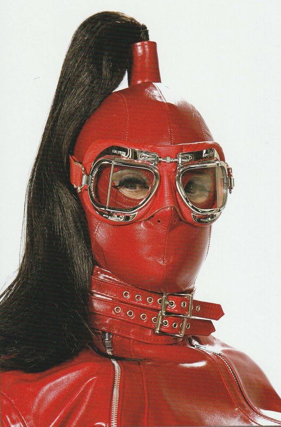 kinkyrunwaymag's tweet photo. vintage leather fetish bdsm wear
#gimpmask #leatherhood https://t.co/pWBMl44E90