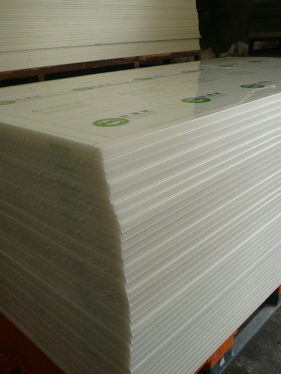 CQiangshu's tweet photo. Have you ever seen this type of board? It ismpolypropylene sheet, a non-toxic and odorless sheet. It can be used for food packaging and has the characteristics of acid and alkali resistance, corrosion resistance, and impact resistance.#pp #watertank #billboard #waterfroof https://t.co/IhjZGLPMma