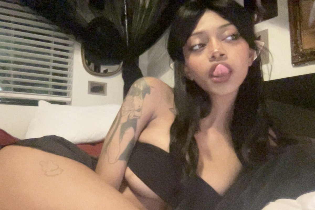 dolllyfied's tweet photo. playing val rn https://t.co/M4wjitvcdH