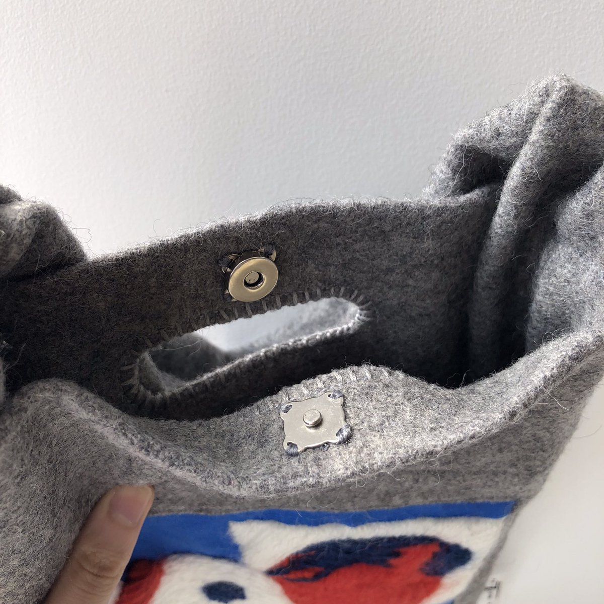 lightcube2001's tweet photo. 🆕刺繍フェルトバッグ

秋冬限定販売です🍂
オリジナルテキスタイルに、手縫いで刺繍を重ねました🪡
全て一点物です✴︎
店頭で取り扱っております🍁

#lightcube
#textile
#textiledesign
#japan
#nishiogikubo 
#ライトキューブ
#テキスタイル
#テキスタイルデザイン
#西荻窪 https://t.co/GZ1KuiBXoo