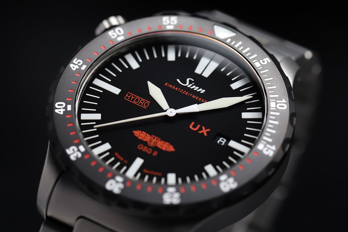 Diving watch UX SDR GSG 9 (EZM 2B)
The mission timer for special operation forces.

#sinn #hydro #ux #gsg9

Discover the UX SDR GSG 9:
sinn.de/en/watches/are…