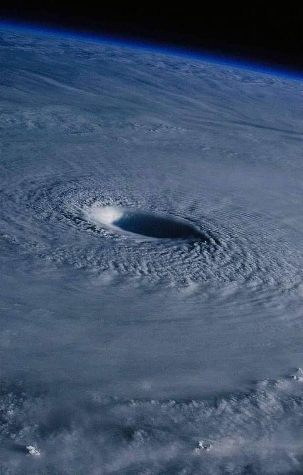 brs2643's tweet image. 🔴Amerika'daki Milton Kasırgası, yüzyılın en büyük kasırgası ve afetidir.

Ölü sayısının açıklanmayacağı bildirildi.

#SonDakika #haber #savaş #türkiye #gündem #kasırga #milton #deprem #USA #AMERİCA #amerika #helene #Biden #news #BREAKING #Hurricane