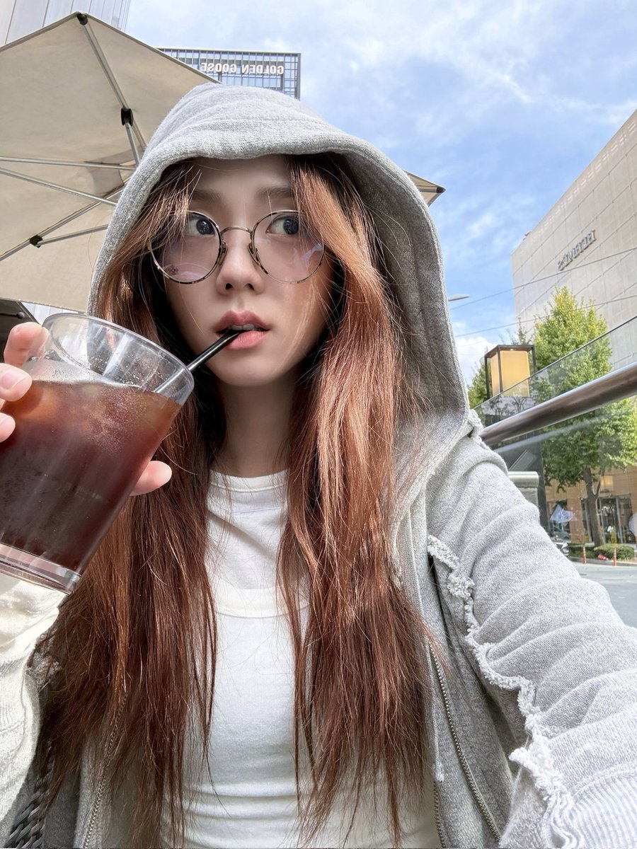 _soooyyaaa's tweet photo. It's me Jisoo 🤍🥰

See you soon 
ㅎㅎ I'm going now 
Have a good day today too ♥️ 
I love you ♥️ Eat lots of delicious food !!! 
#JISOO #지수 #BLACKPINK https://t.co/Aht8SkdDHX