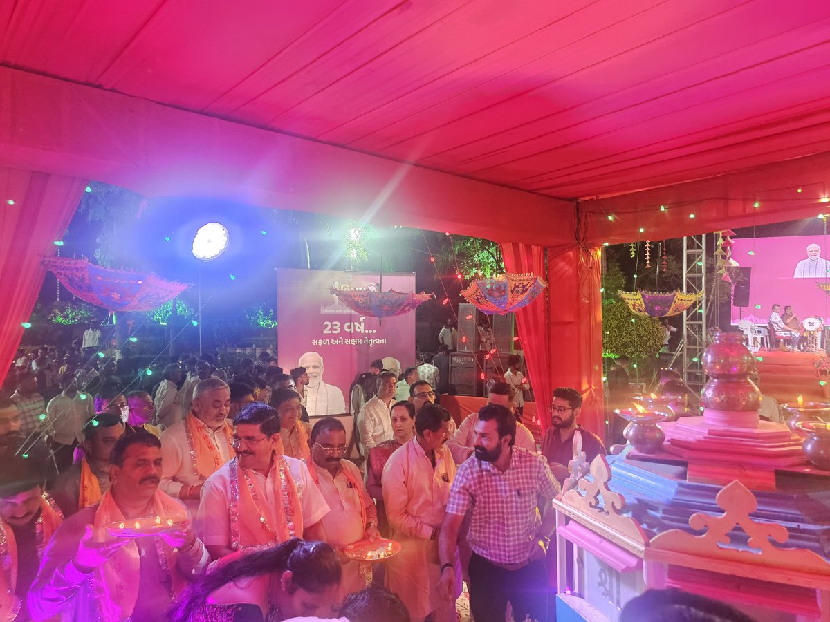 CollectorMeh's tweet image. &quot;માં આદ્યશક્તિની આરાધનાનું પર્વ એટલે નવરાત્રી&quot;
@SYNCADGuj અને જિલ્લા વહીવટી તંત્ર મહેસાણા દ્વારા મોઢેશ્વરી માતા મંદિર મોઢેરા ખાતે નવરાત્રી શક્તિપર્વની ઉજવણી નિમિત્તે ગરબા કાર્યક્રમનું આયોજન કરવામાં આવ્યું.
#VikasSaptah
#23YearsOfGoodGovernance
@CMOGuj @revenuegujarat