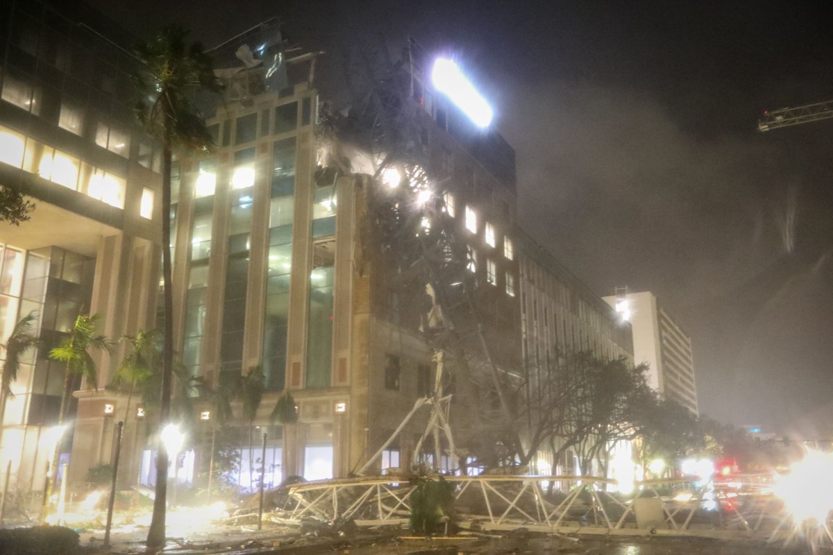 The <a href="/TB_Times/">Tampa Bay Times</a> office building appears to have been struck by a crane from the downtown St. Pete construction site of the Residences at 400 Central. 

Meanwhile, our reporters are out covering #Milton. 

We're still here for you, Tampa Bay. 

(📸 <a href="/TB_TimesCurso/">Chris Urso</a>)