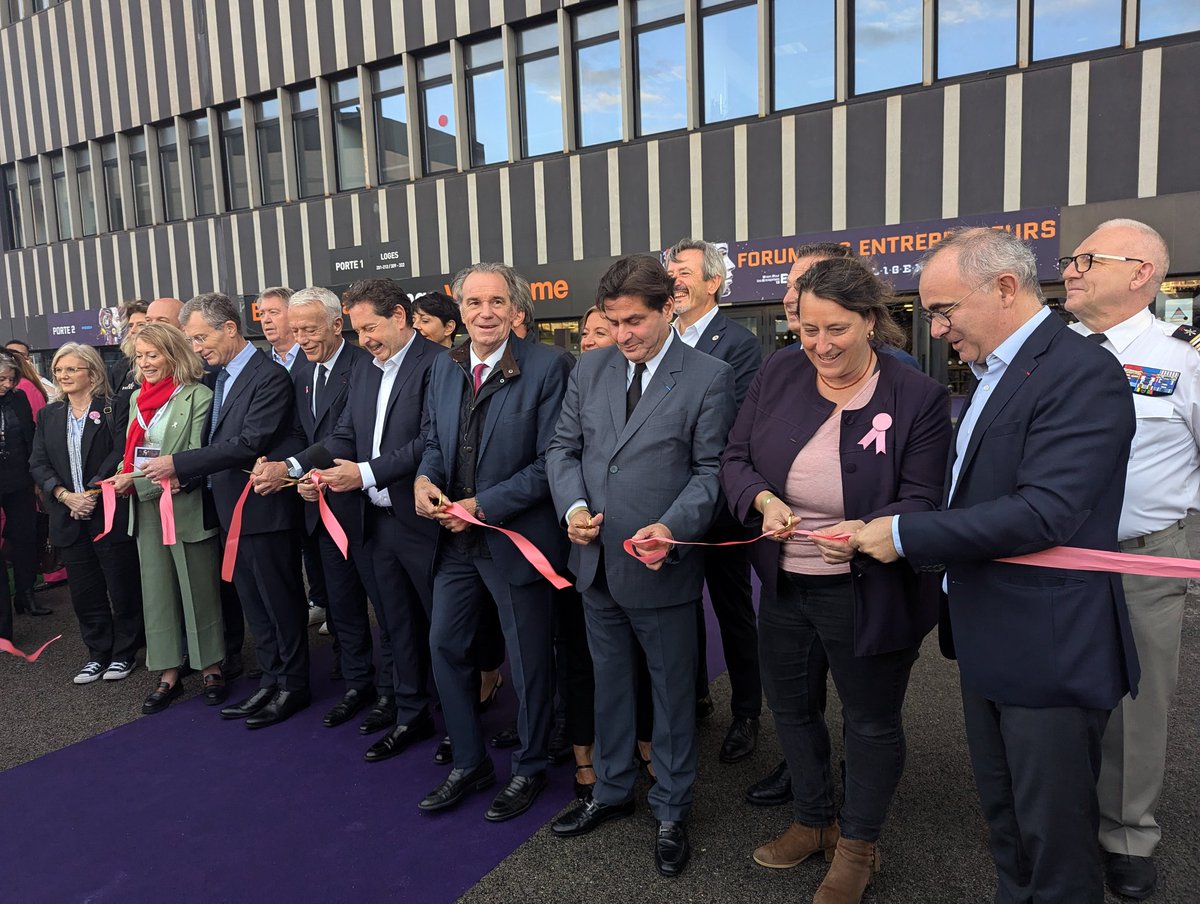 📸 #FDE2024 • Le 24e Forum des Entrepreneurs est officiellement lancé ! <a href="/PKorcia/">Philippe Korcia</a> coupe le ruban auprès de nombreuses personnalités économiques et politiques.
👀 Retrouvez le programme de la journée par ici 👉 lc.cx/ozrMJF