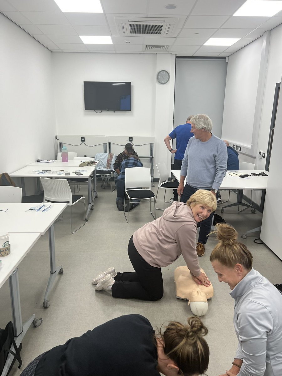 ReachAid's tweet photo. An EFAW course for @TamesideSN with coaches and volunteers from @TamesideNC @DroylsdenCric Manchester Bike Kitchen @AkeruAikido and Stalybridge and Dukinfield Bowls Club https://t.co/acnSSWBuM2