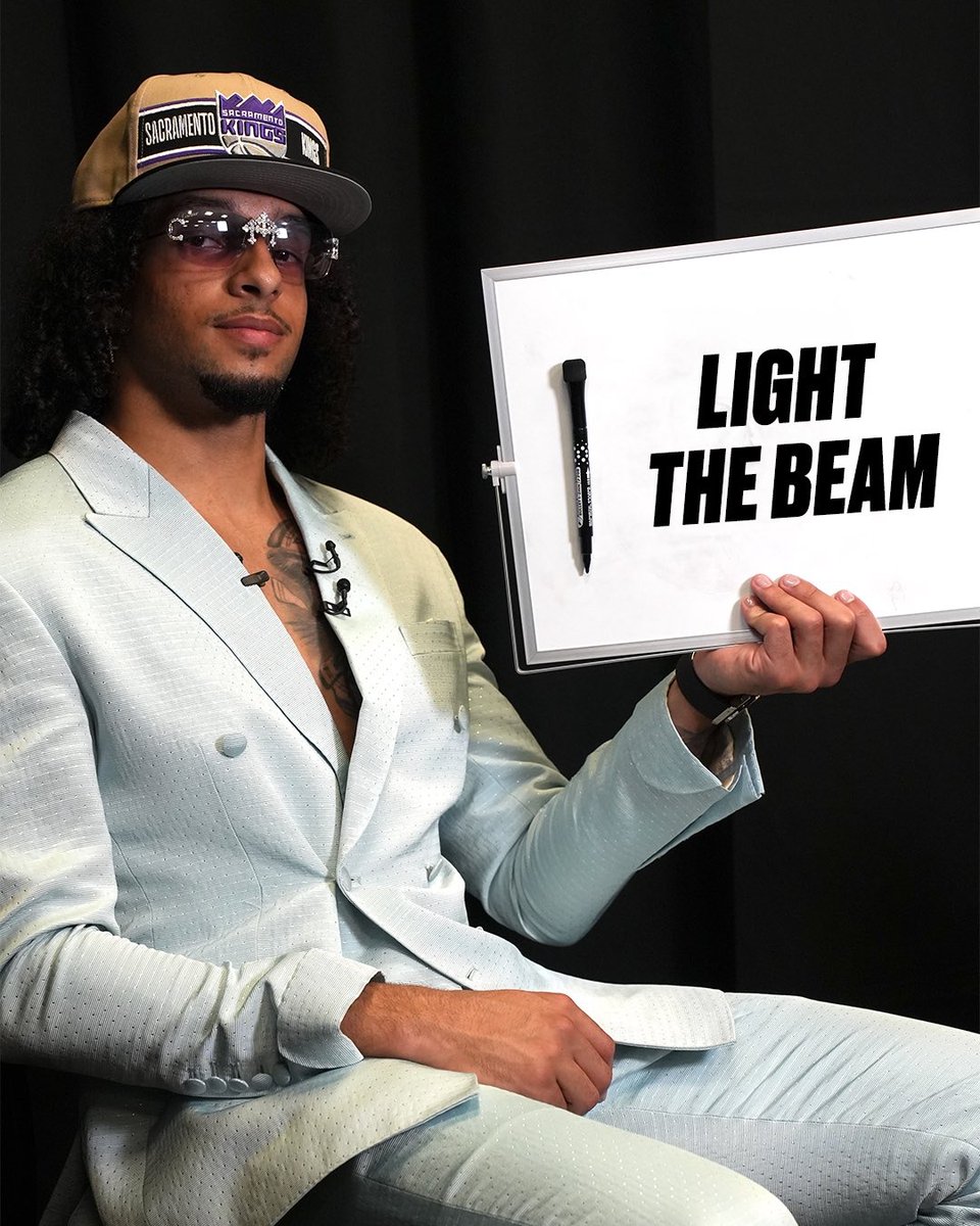 🎁 KINGS PRESEASON GIVEAWAY🎁

To enter the giveaway for a pair of tickets to the Kings vs Blazers game on 10/13 you must:

✅ Follow me
✅ Like &amp; Retweet 
✅ Tag a friend 

Winner will be announced Saturday! #LightTheBeam #SacramentoProud