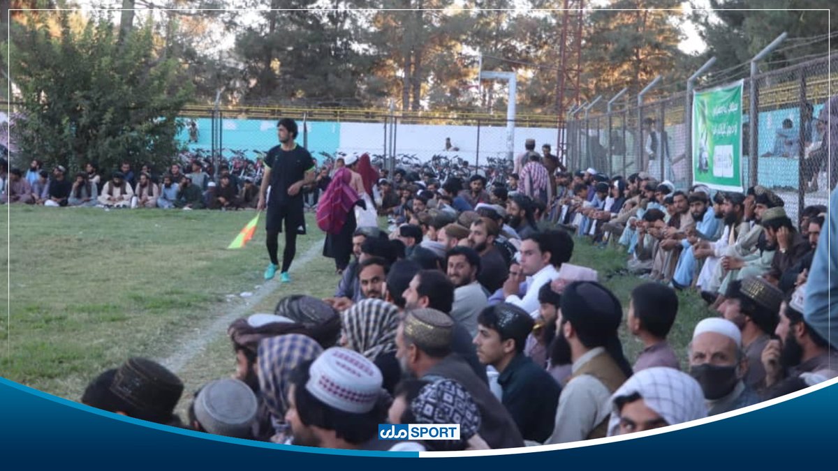 SportRta's tweet photo. په هلمند ولایت کې د زونونو په کچه فوټبال اتلانو سیالیو ښکلي او په زړه پورې انځورونه!
ـــــــــــــــ
تصاویر جذاب و دیدنی هواداران از جریان مسابقات قهرمانان زونها در ولایت هلمند!
#مليسپورټ
#مليتلویزیون
#RTASport
#hilmand
#football https://t.co/KmAwRanIhH