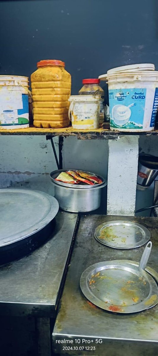 cfs_telangana's tweet image. Task Force team has conducted inspections in Bahadurpura / Zoo Park Area on 07.10.2024.

𝗦𝗵𝗮𝗵𝗲𝗲𝗻 𝗠𝗮𝗻𝗱𝗶 - 𝗧𝗵𝗲 𝗔𝗿𝗮𝗯𝗶𝗮𝗻 𝗥𝗲𝘀𝘁𝗮𝘂𝗿𝗮𝗻𝘁, 𝗕𝗮𝗵𝗮𝗱𝘂𝗿𝗽𝘂𝗿𝗮

* FSSAI license copy not displayed at premises.

* Medical fitness certificates and Pest…