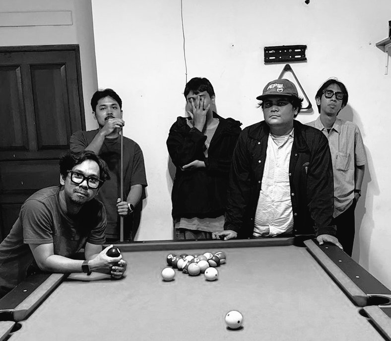 polizeeii's tweet photo. wild grass picture play disanorak presente ultraviolence references party. saturday 12 oct, 19.00. #infopensi https://t.co/THyisPgu5O