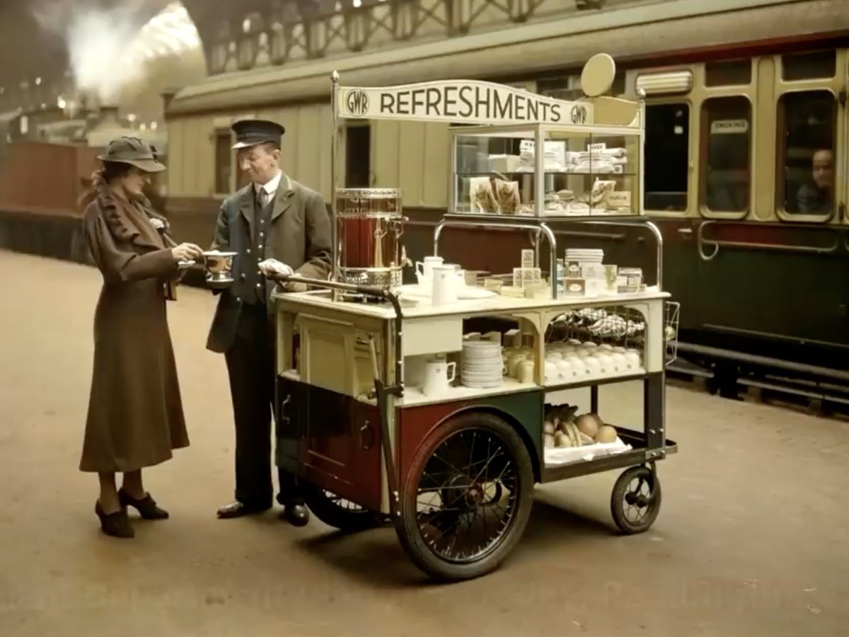 bo66ie29's tweet photo. Cups and saucers at the refreshments stand at Paddington Station, London, 1937. Quintessentially English. https://t.co/ZsdiFL8NBx