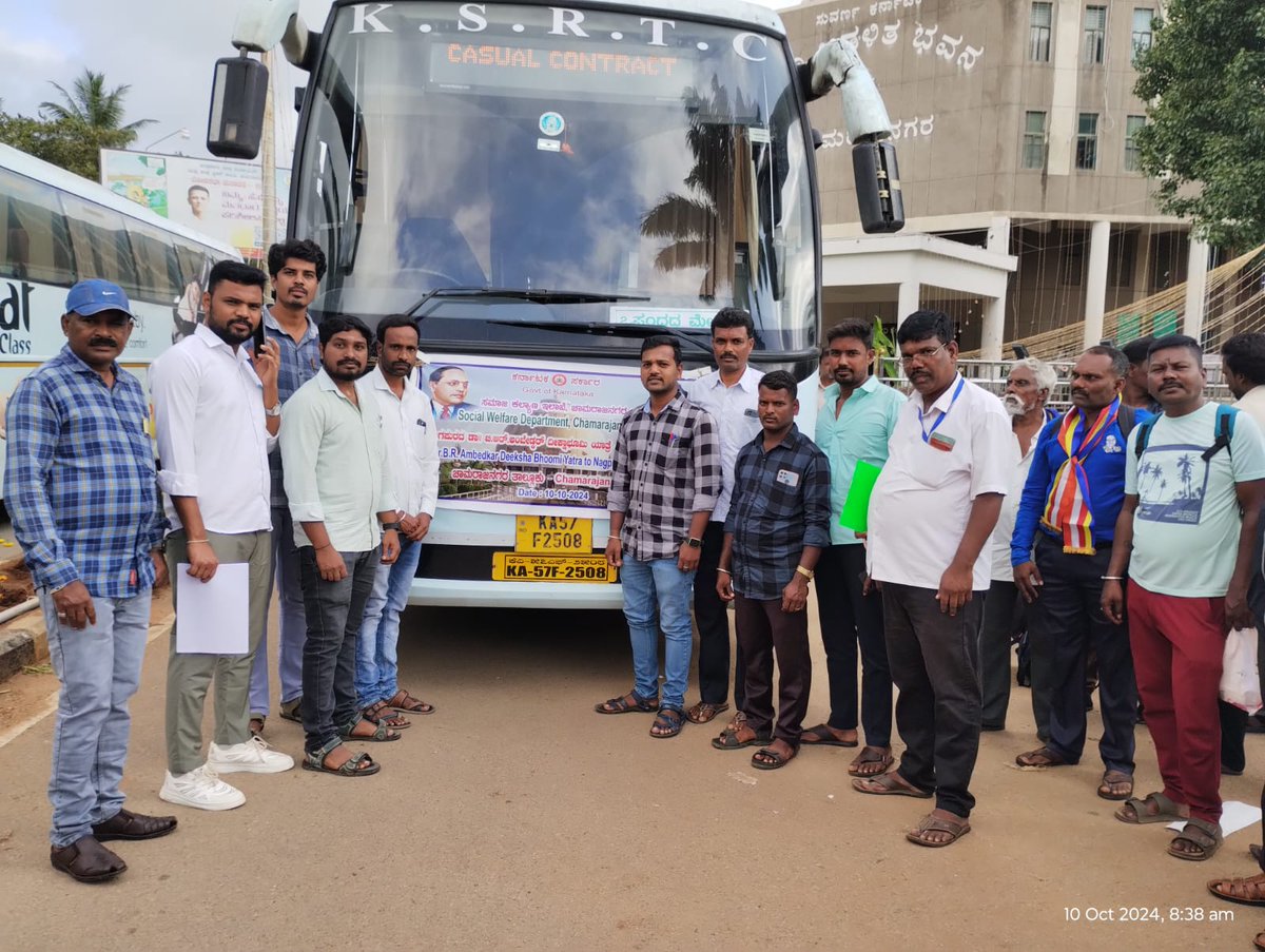 dswochanagar's tweet photo. ಸಮಾಜ ಕಲ್ಯಾಣ ಇಲಾಖೆ ಚಾಮರಾಜನಗರ ರವರ ವತಿಯಿಂದ ಮಹಾರಾಷ್ಟ್ರದ ನಾಗಪುರದಲ್ಲಿನ ದೀಕ್ಷಾ ಭೂಮಿ ಯಾತ್ರೆಗೆ ಡಾ.ಬಿ.ಆರ್.ಅಂಬೇಡ್ಕರ್ ಅನುಯಾಯಿಗಳನ್ನು ಕಳುಹಿಸಲು ಮಾನ್ಯ ಶಾಸಕರು ಕೊಳ್ಳೇಗಾಲ ವಿಧಾನಸಭಾ ಕ್ಷೇತ್ರ, ಮಾನ್ಯ ಜಿಲ್ಲಾಧಿಕಾರಿಗಳು, ಮಾನ್ಯ ಮುಖ್ಯ ಕಾರ್ಯನಿರ್ವಾಹಕ ಅಧಿಕಾರಿಗಳು  ಚಾಲನೆ ನೀಡಿದರು@Captain_Mani72 @SWDGoK @dcchnagar https://t.co/xy5HecmgH0