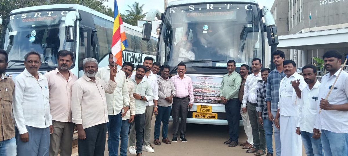 dswochanagar's tweet photo. ಸಮಾಜ ಕಲ್ಯಾಣ ಇಲಾಖೆ ಚಾಮರಾಜನಗರ ರವರ ವತಿಯಿಂದ ಮಹಾರಾಷ್ಟ್ರದ ನಾಗಪುರದಲ್ಲಿನ ದೀಕ್ಷಾ ಭೂಮಿ ಯಾತ್ರೆಗೆ ಡಾ.ಬಿ.ಆರ್.ಅಂಬೇಡ್ಕರ್ ಅನುಯಾಯಿಗಳನ್ನು ಕಳುಹಿಸಲು ಮಾನ್ಯ ಶಾಸಕರು ಕೊಳ್ಳೇಗಾಲ ವಿಧಾನಸಭಾ ಕ್ಷೇತ್ರ, ಮಾನ್ಯ ಜಿಲ್ಲಾಧಿಕಾರಿಗಳು, ಮಾನ್ಯ ಮುಖ್ಯ ಕಾರ್ಯನಿರ್ವಾಹಕ ಅಧಿಕಾರಿಗಳು  ಚಾಲನೆ ನೀಡಿದರು@Captain_Mani72 @SWDGoK @dcchnagar https://t.co/xy5HecmgH0