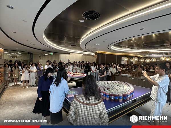 richmchn's tweet photo. 🎊CompanyNews🎊
#EONMAC Group’s Shanghai headquarters held a grand celebration in the #reception area to #commemorate the company's 16th #anniversary. All employees gathered together, creating a #warm and festive #atmosphere.
🫶🫶More：https://t.co/DaRgl5jyRh https://t.co/2rOfNRuLku