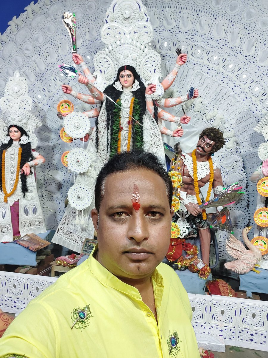 SuryadeoModi's tweet photo. आज दुर्गा अष्टमी के दिन माँ का आशीर्वाद लिया। माँ सबका कल्याण करे 🙏🙏
जय माता दी 🙏
#नवरात्रि https://t.co/glqyGCYssz