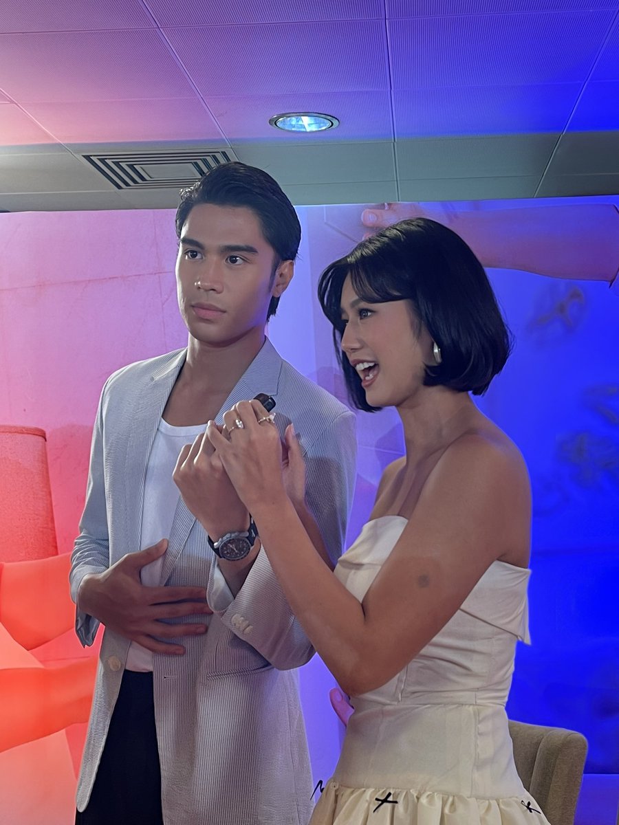 Bigat ng mic?

KAOMIAH HALFMATES TRAILER
 #HalfmatesMediaCon