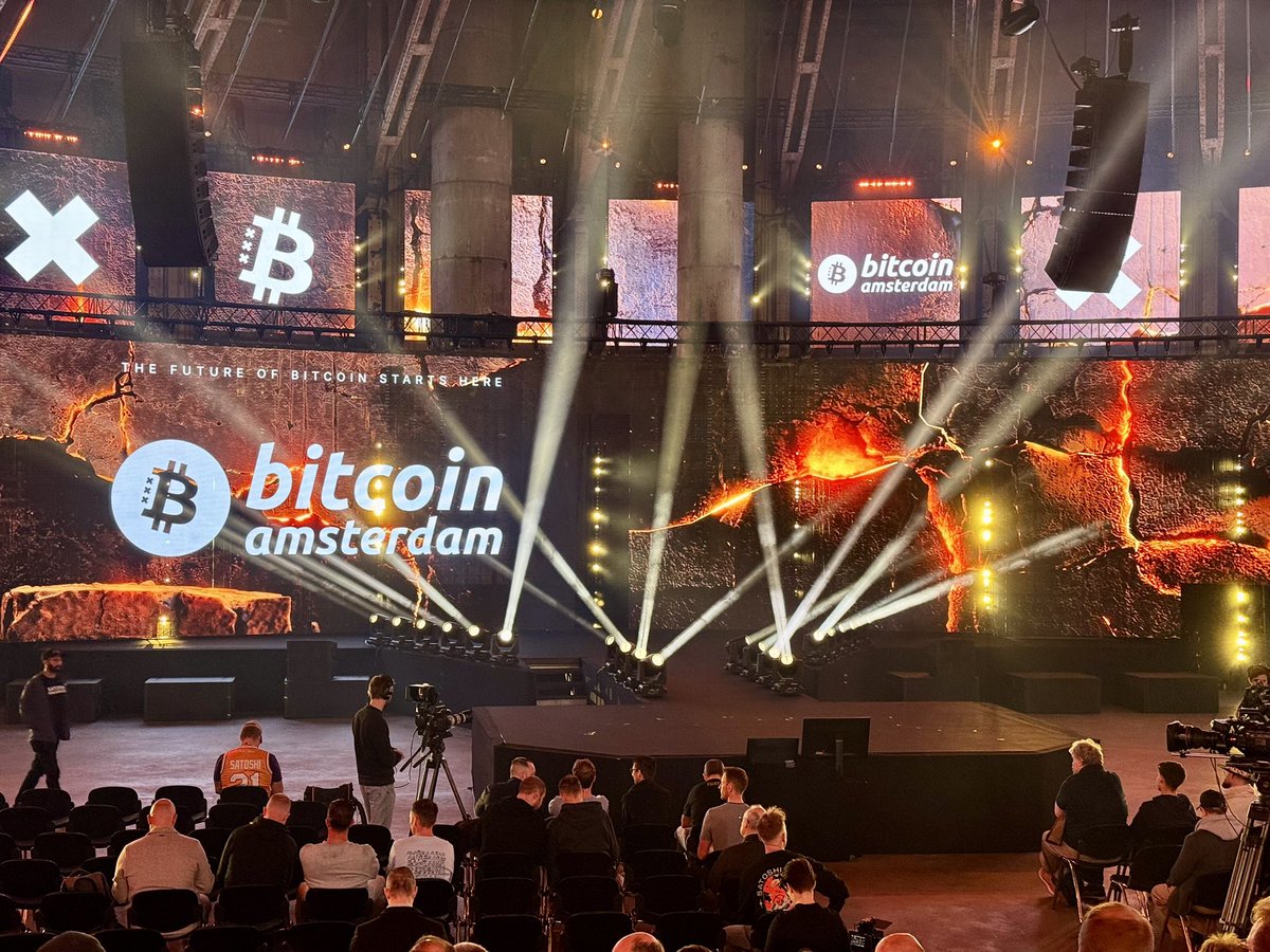 BitcoinPuntNL's tweet photo. 🇳🇱🧡 Dag 2 van #BitcoinAmsterdam2024 is van start!

🌍🔗 Maak je klaar voor nog meer exclusieve updates, inspirerende panels en revolutionaire inzichten op dé #bitcoin conferentie van het jaar.

👉🔔 Blijf ons volgen om niets te missen van het spektakel!

🧵👇 1/x https://t.co/P1TUzrtdFQ